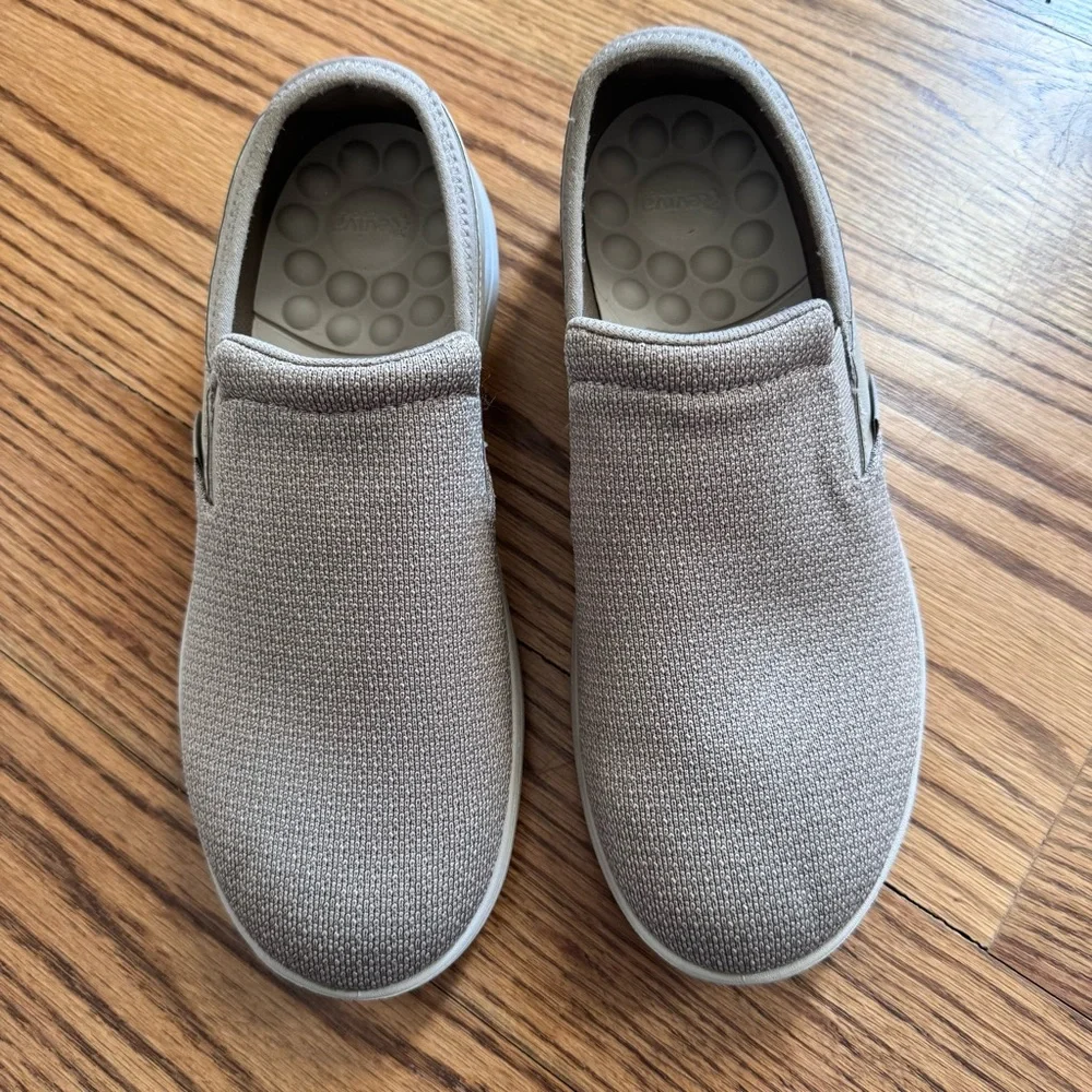 EUC Crocs Reviva Slip-On Sneakers (Reviva Canvas Loafers) size 10 style #205807